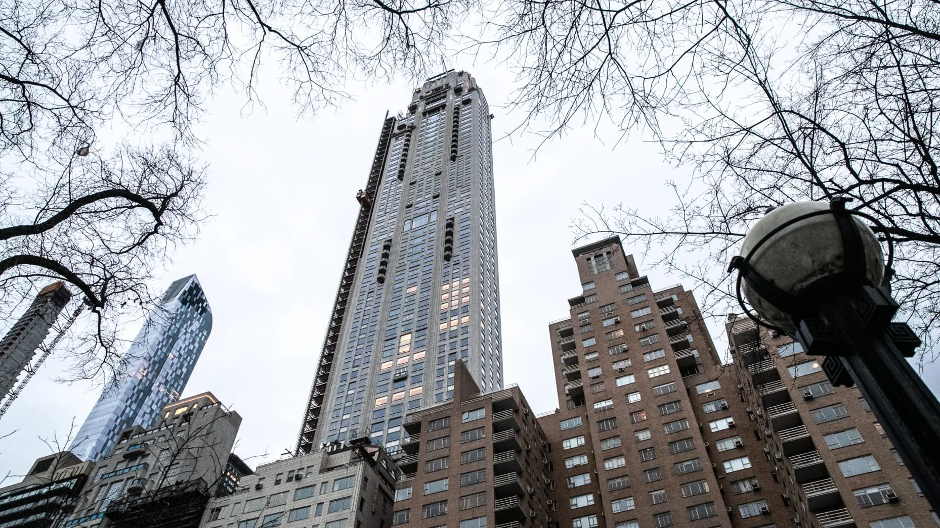 The 220 Central Park South building, center, stands in New York, U.S., on Wednesday, Jan. 23, 2019. Just days after buying one of the most expensive residential properties in London, Citadel founder Ken Griffin set a U.S. record with the $238 million penthouse at 220 Central Park South. Photographer: Jeenah Moon/Bloomberg via Getty Images
